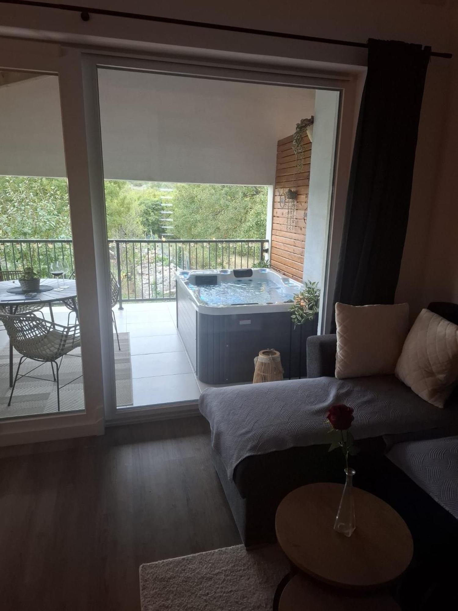 Apartman Pojine Gabonjin Exteriör bild